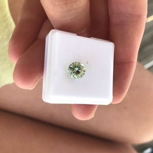 Loose green moissanite